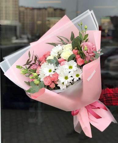 Букет цветов из: Розы, Лизиантусы и Хризантемы в Теряево